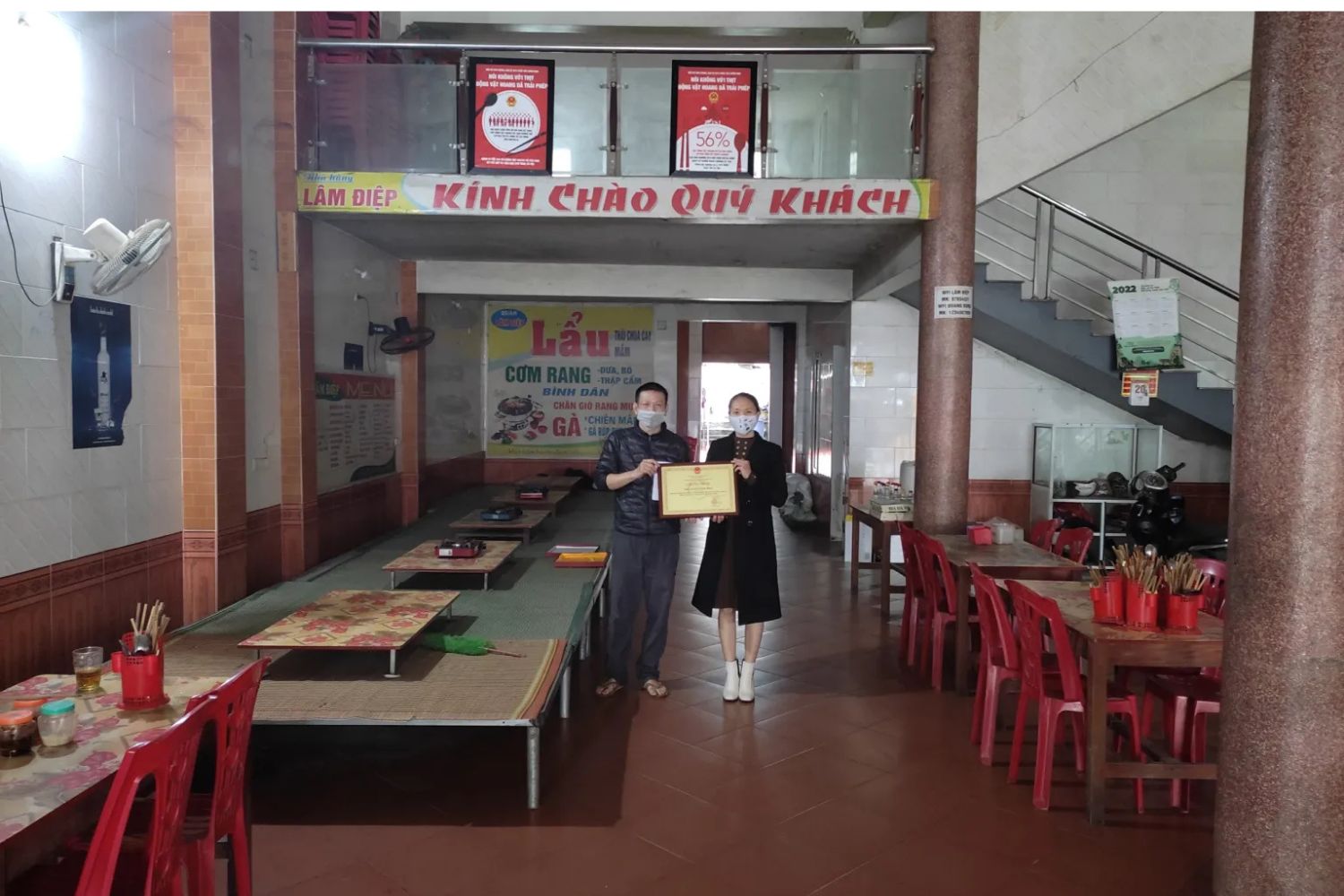 A restaurant in Con Cuong, Nghe An pledged not to illegally trade, store, transport, process, or advertise wildlife and wildlife products. Source: Save Vietnam’s Wildlife.
