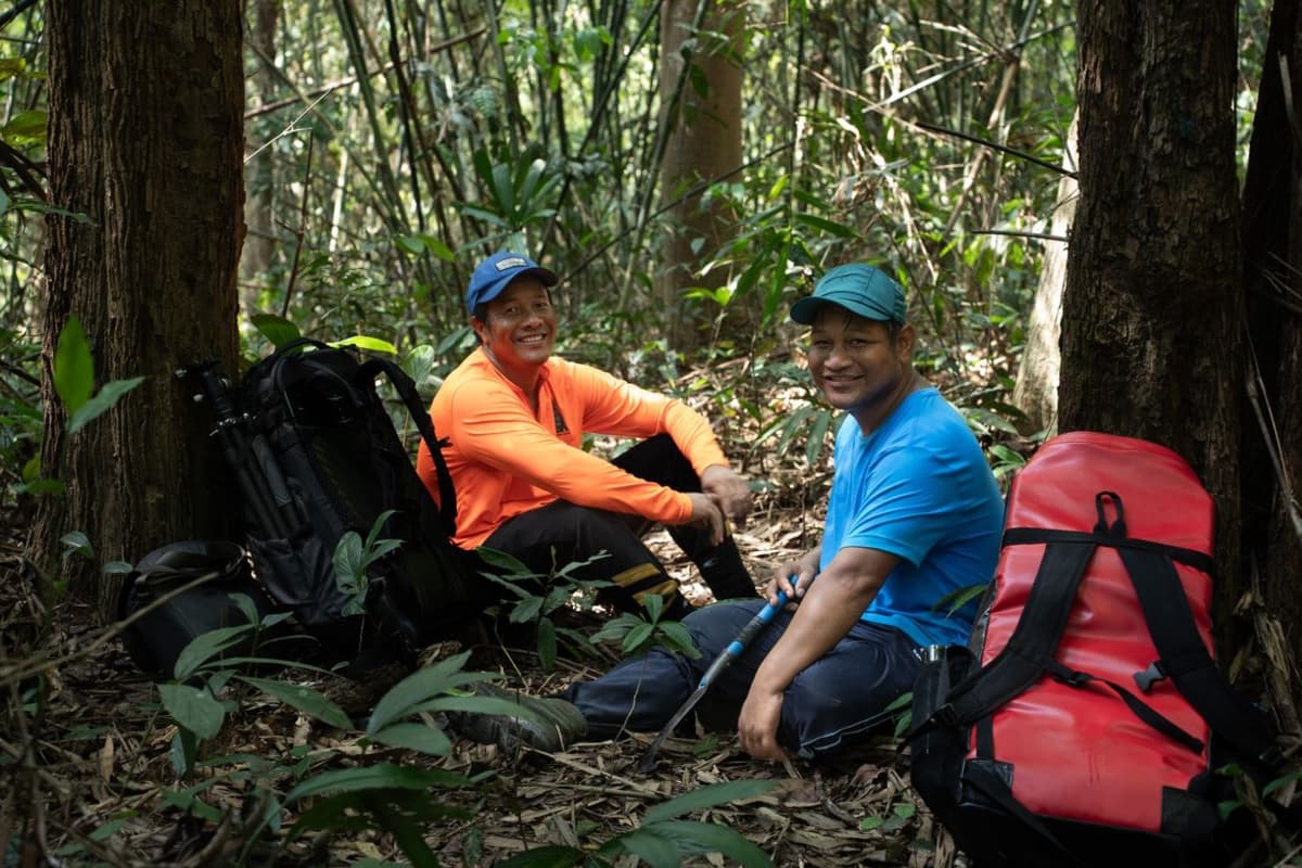 Two Ma locals work as porters on a Katien Safari tour.